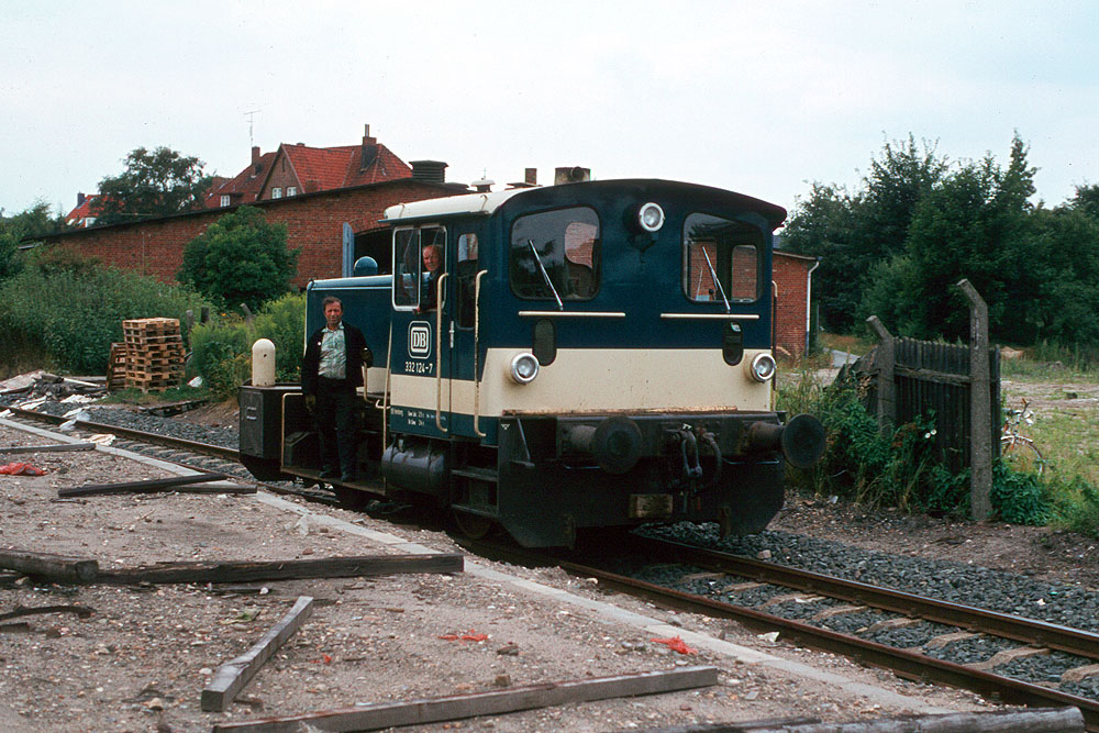 https://www.eisenbahnfotograf.de/datei/August 1981/1830111 DB 332124 Ochsenzoll 11.8.81.jpg